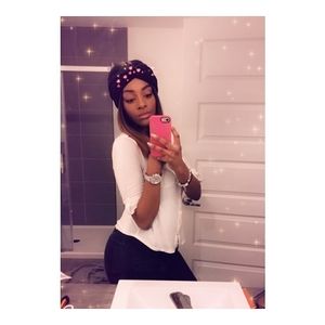 Meet your Posher, Casey